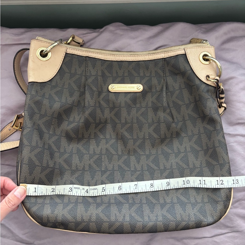 Michael Kors Tan and Brown Shoulder Bag with Signature Style - Picture 6 of 7